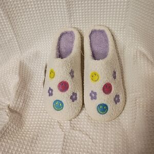 Cream Women's Slip-On Plush Slippers with Lavender Lining and Smiley Accents